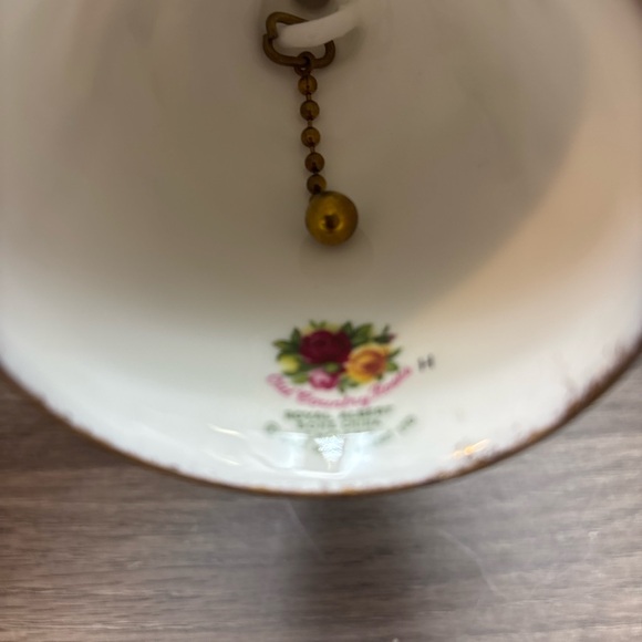 Royal Albert Old Country Roses Bell - Picture 2 of 2